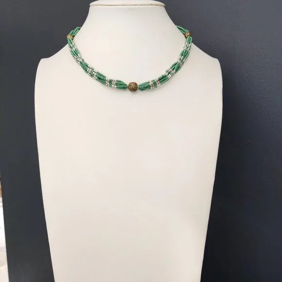 Vintage green and silver seed bead choker with matte gold beads - Picture 2 of 10